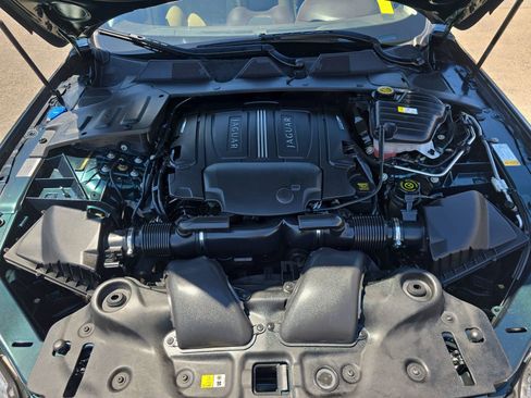 Used 2013 Jaguar XJ image 33