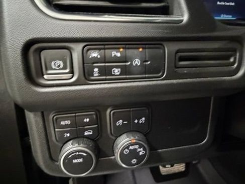 Used 2023 Chevrolet Suburban LT w/ Luxury Package AWD/4WD image 21