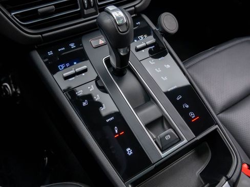 Used 2022 Porsche Macan S w/ Premium Package image 11