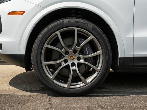 Certified 2022 Porsche Cayenne Coupe AWD/4WD image 11