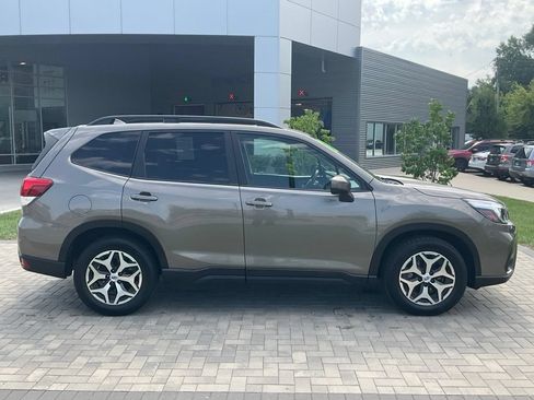 Used 2020 Subaru Forester Premium AWD/4WD image 8