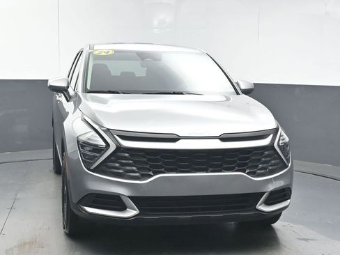 Used 2024 Kia Sportage LX image 3