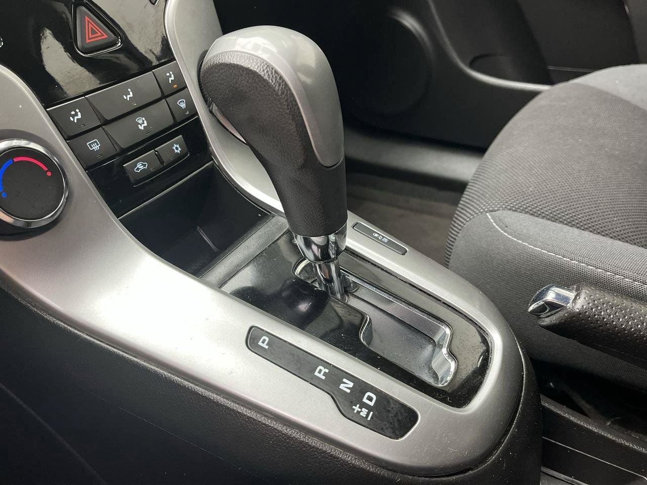 Used 2016 Chevrolet Cruze LT w/ Technology Package FWD image 18