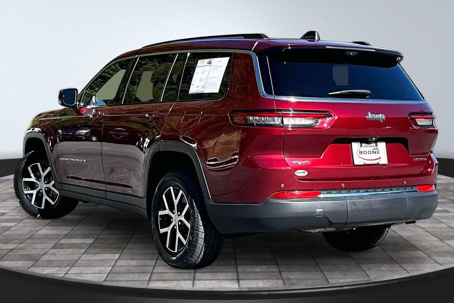 Used 2023 Jeep Grand Cherokee L Limited w/ Luxury Tech Group II AWD/4WD image 3