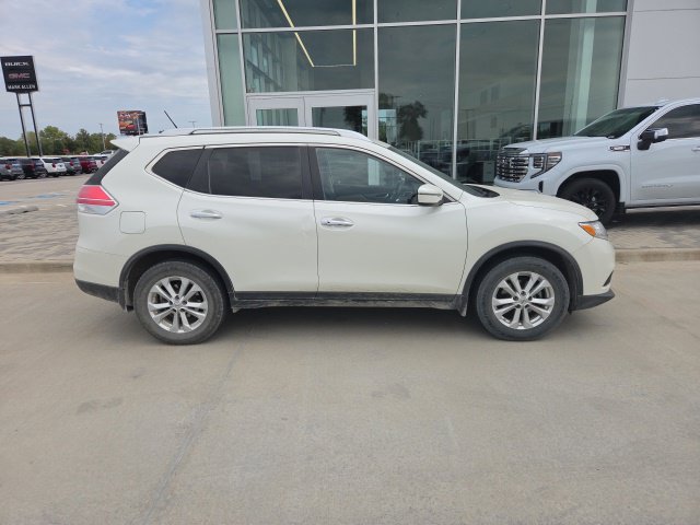 Used 2016 Nissan Rogue SV AWD/4WD image 2