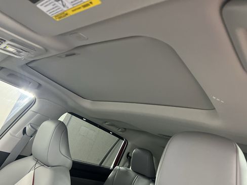 Used 2023 Toyota Highlander XLE FWD image 25