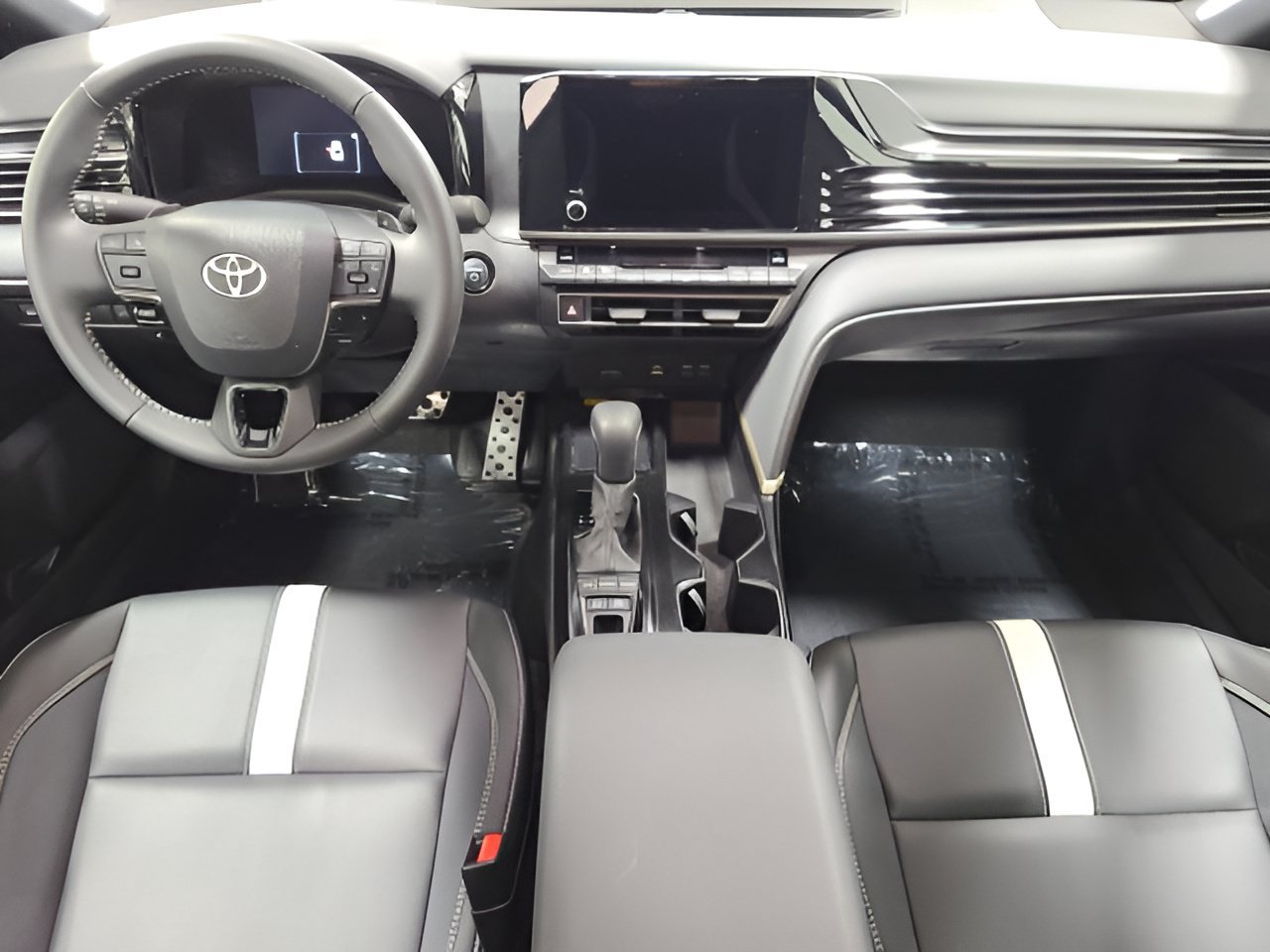 Used 2025 Toyota Camry SE FWD image 23