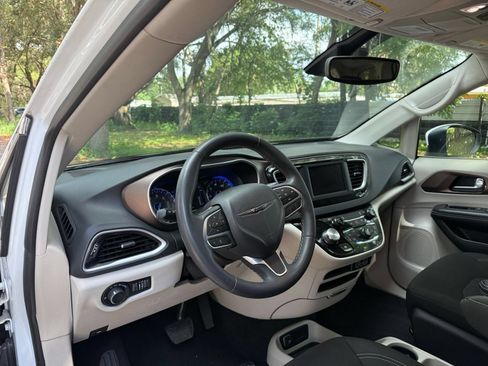 Used 2023 Chrysler Voyager LX FWD image 34