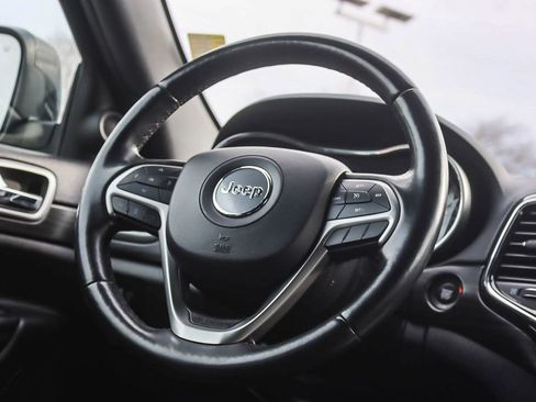 Used 2022 Jeep Grand Cherokee Laredo X image 23