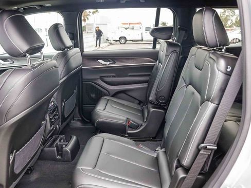 New 2025 Jeep Grand Cherokee L Limited w/ Black Appearance Package image 20