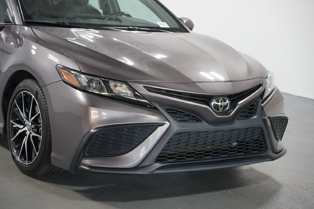 Used 2024 Toyota Camry SE FWD image 4