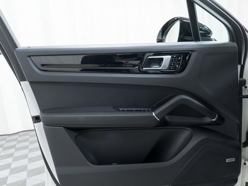 Certified 2020 Porsche Cayenne S image 14