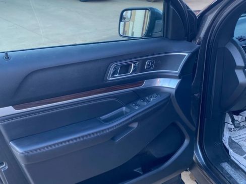 Used 2018 Ford Explorer Limited image 16