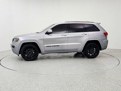 Used 2021 Jeep Grand Cherokee Laredo X AWD/4WD image 8