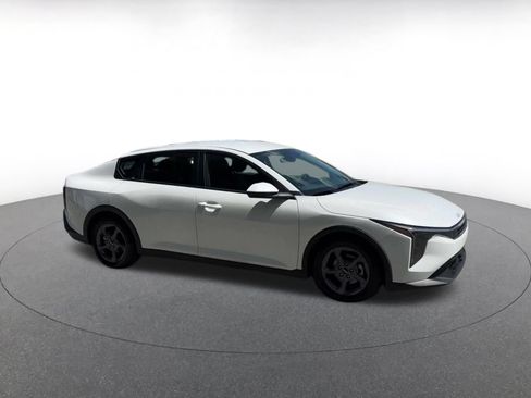 Used 2025 Kia K4 FWD image 2