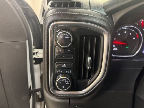 Used 2020 Chevrolet Silverado 2500 LT w/ Z71 Off-Road Package image 30