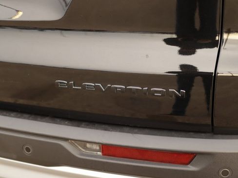 Used 2025 GMC Acadia Elevation image 38