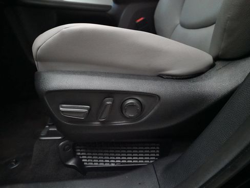 Used 2025 Toyota Sienna XLE FWD image 29