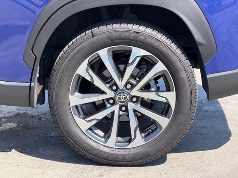 Used 2022 Toyota Corolla Cross XLE FWD image 3
