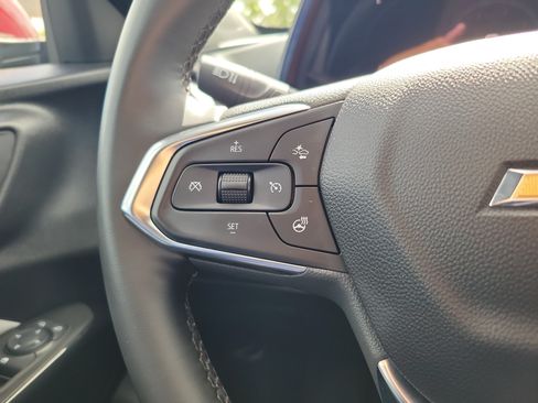 Used 2025 Chevrolet Trax LT w/ LT Convenience Package FWD image 21
