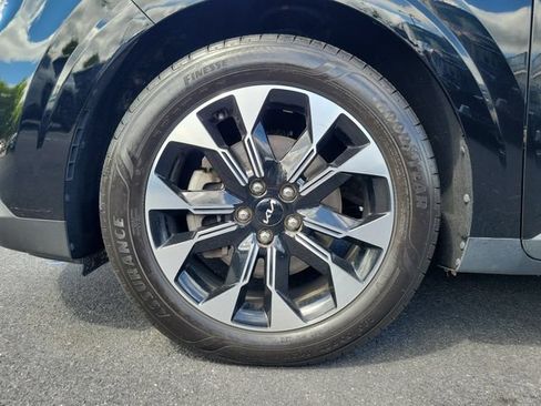 Certified 2024 Kia Carnival EX FWD image 7