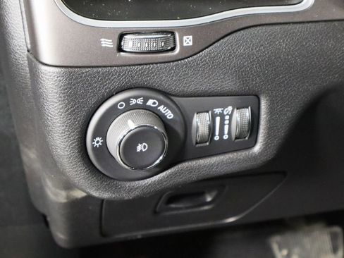 Used 2020 Jeep Cherokee Latitude Plus image 16