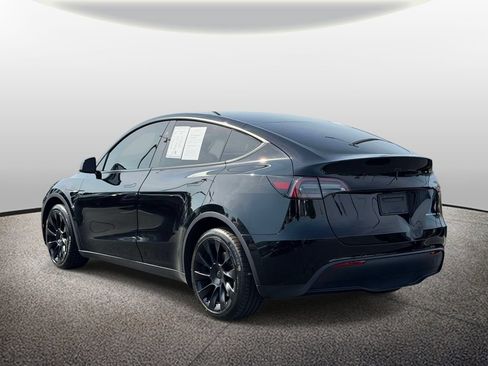 Used 2024 Tesla Model Y Long Range AWD/4WD image 4