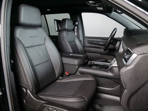 Used 2023 GMC Yukon Denali w/ Denali Reserve Package AWD/4WD image 3