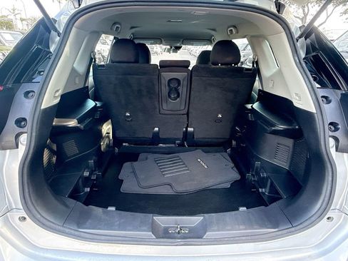 Used 2020 Nissan Rogue S image 30