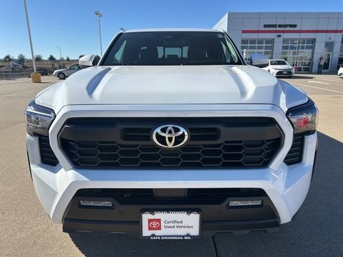 Certified 2025 Toyota Tacoma TRD Off-Road image 6