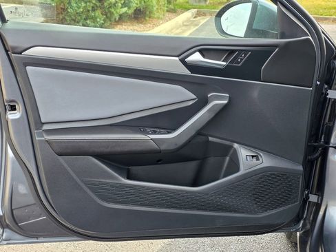 Used 2025 Volkswagen Jetta SE image 12