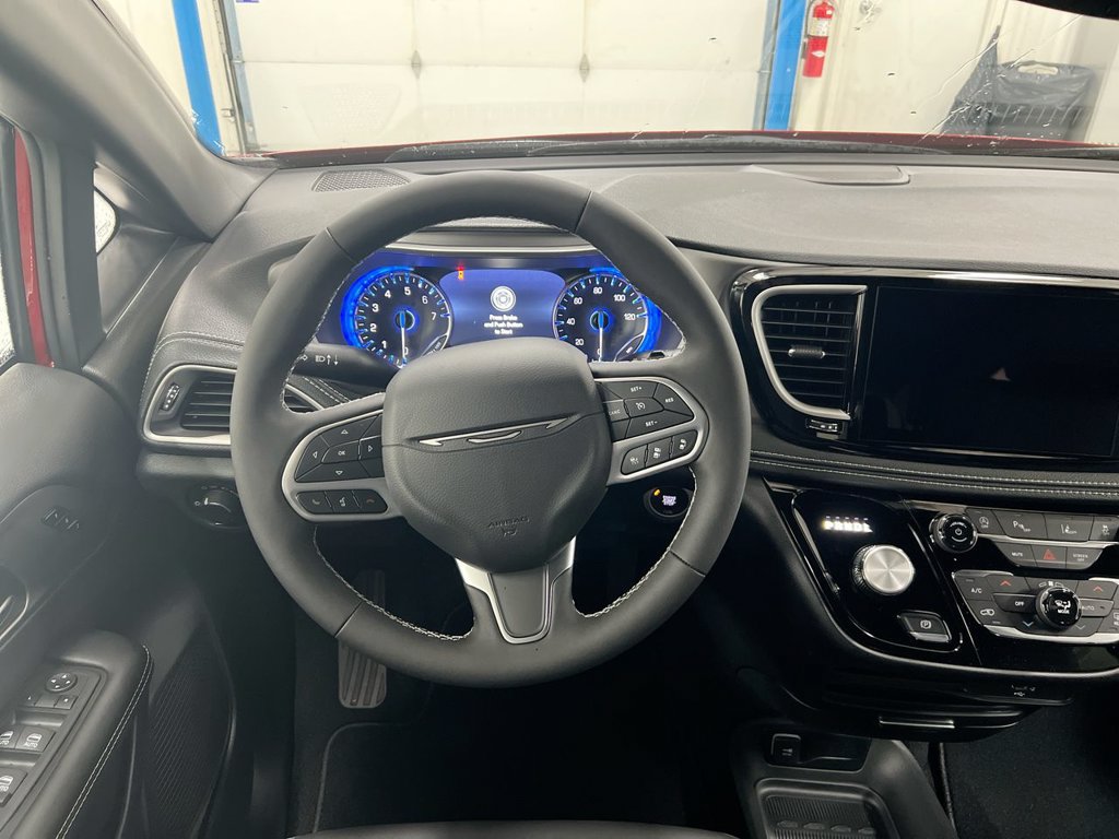 New 2027 Chrysler Pacifica Select AWD/4WD image 11