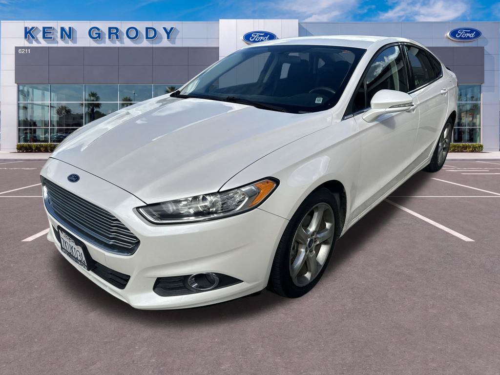 Used 2015 Ford Fusion SE w/ Equipment Group 201A FWD image 4