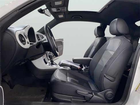 Used 2019 Volkswagen Beetle 2.0T SE image 10