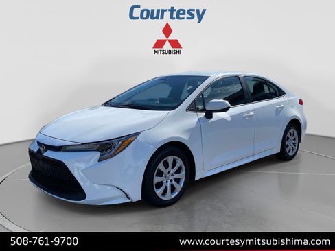 Used 2021 Toyota Corolla LE FWD image 1