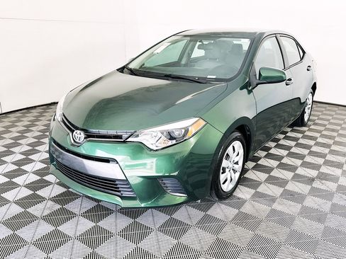 Used 2016 Toyota Corolla LE FWD image 7