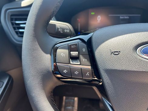 Certified 2025 Ford Escape SE FWD image 29