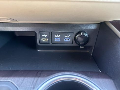 Used 2022 Toyota Highlander Limited FWD image 8
