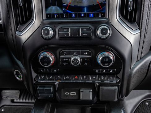 Used 2023 GMC Sierra 2500 Denali w/ Denali Black Diamond Edition AWD/4WD image 25