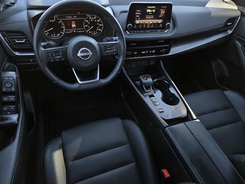 Used 2024 Nissan Rogue SV w/ SV Premium Package image 17