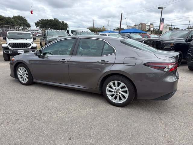 Used 2022 Toyota Camry LE FWD image 4