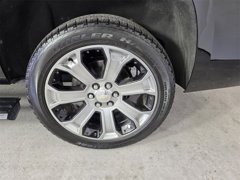 Used 2019 Chevrolet Suburban Premier image 20