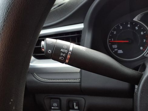 Certified 2022 GMC Acadia SLE w/ Driver Convenience Package image 14