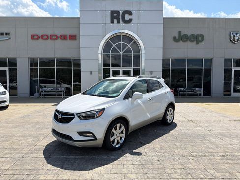 Used 2019 Buick Encore Essence w/ Experience Buick Package FWD image 4