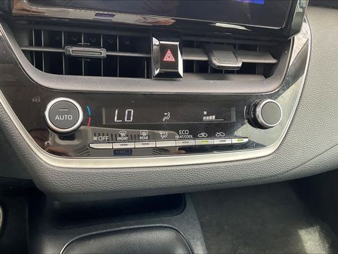 Used 2023 Toyota Corolla LE image 32
