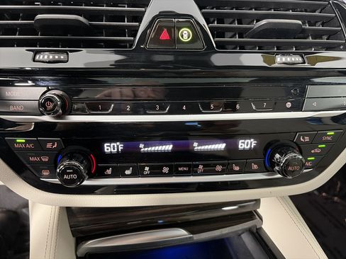 Used 2021 BMW M550i xDrive w/ Dynamic Handling Package AWD/4WD image 26