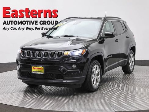 Used 2024 Jeep Compass Latitude AWD/4WD image 1