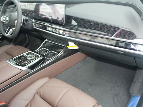 New 2026 BMW 740i xDrive w/ Premium Package image 24