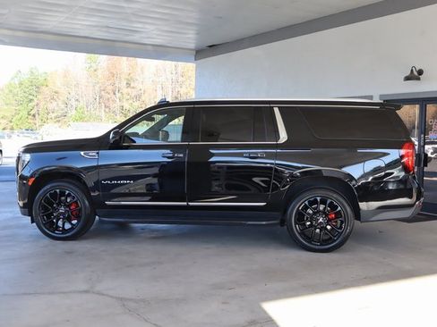 Used 2023 GMC Yukon XL SLT image 2