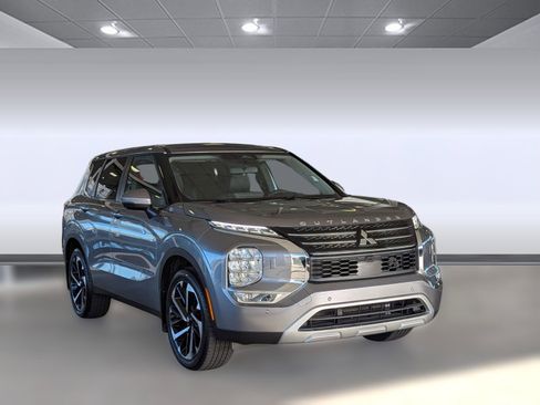 Used 2023 Mitsubishi Outlander SE image 6